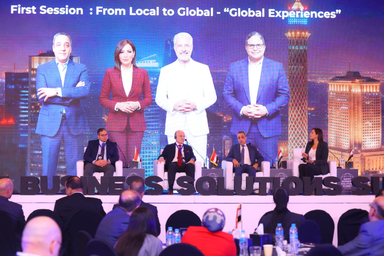 Rana Arafa coaching a C-suite executive on stage presence and delivery